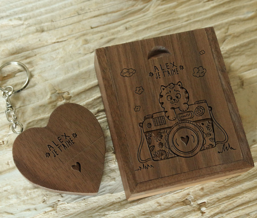 Clé Usb personnalisée avec vos plus beaux souvenirs.