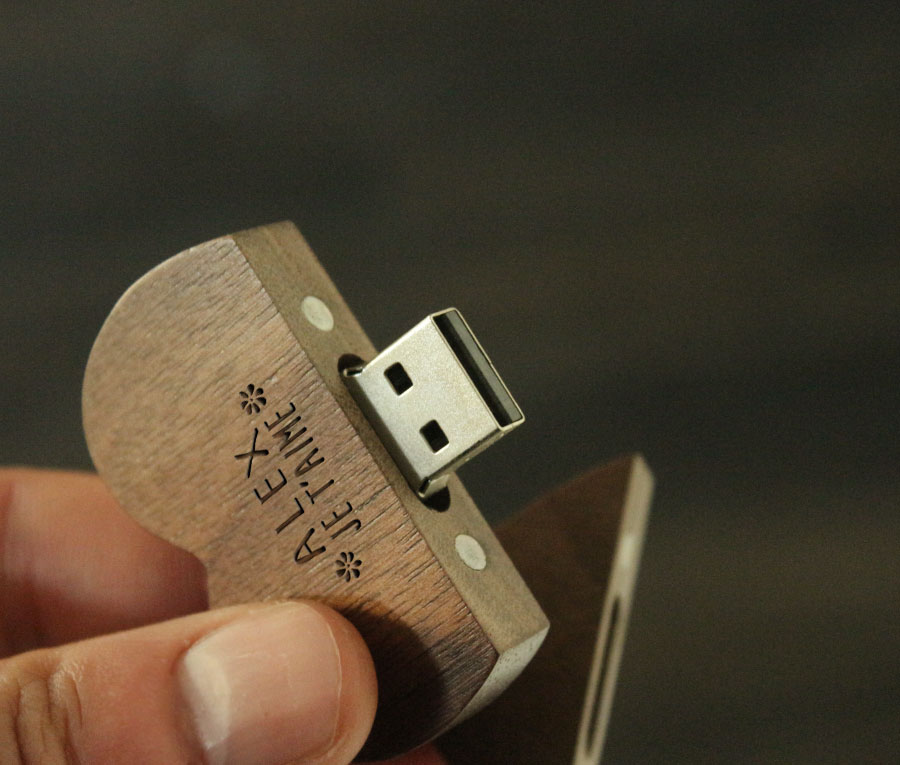 Clé Usb personnalisée avec vos plus beaux souvenirs.